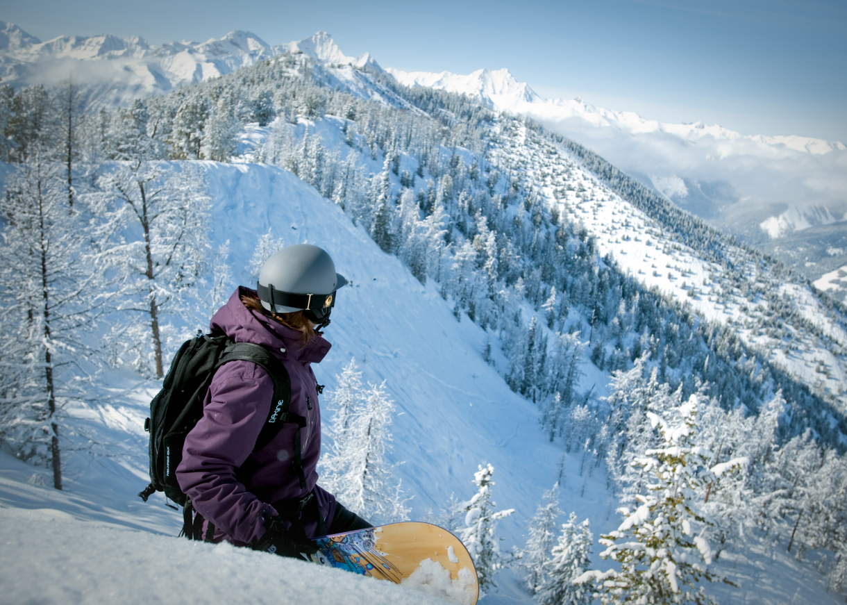 Fantastische Aussicht in unberührter Natur beim Heliskiing.