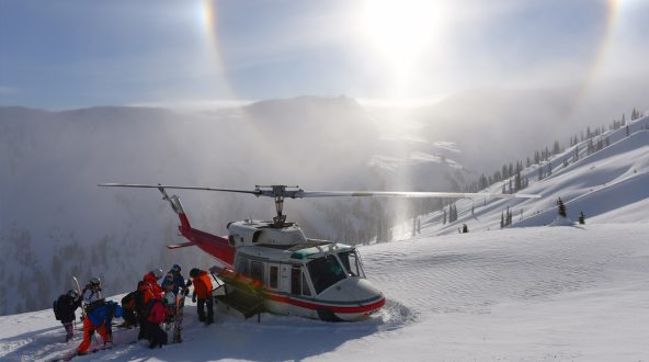 Heliskiing CMH Kanada Bell 212 Pick Up c Danny Stoffel